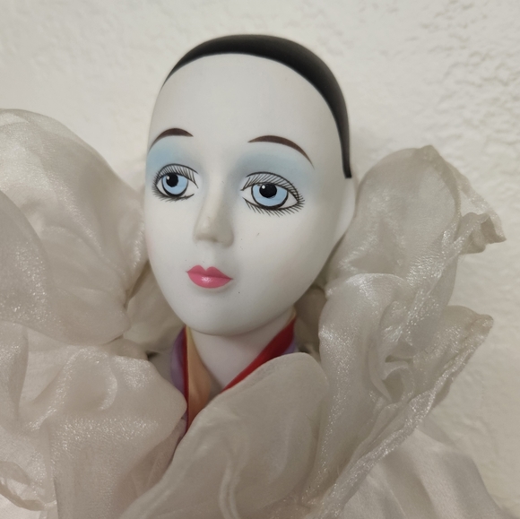 Victoria Collectable Porcelain Clown - Picture 3 of 6